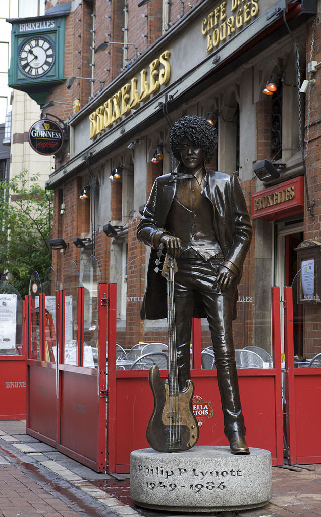636px-Phil_Lynott_Statue_at_Bruxelles_Dublin.jpg