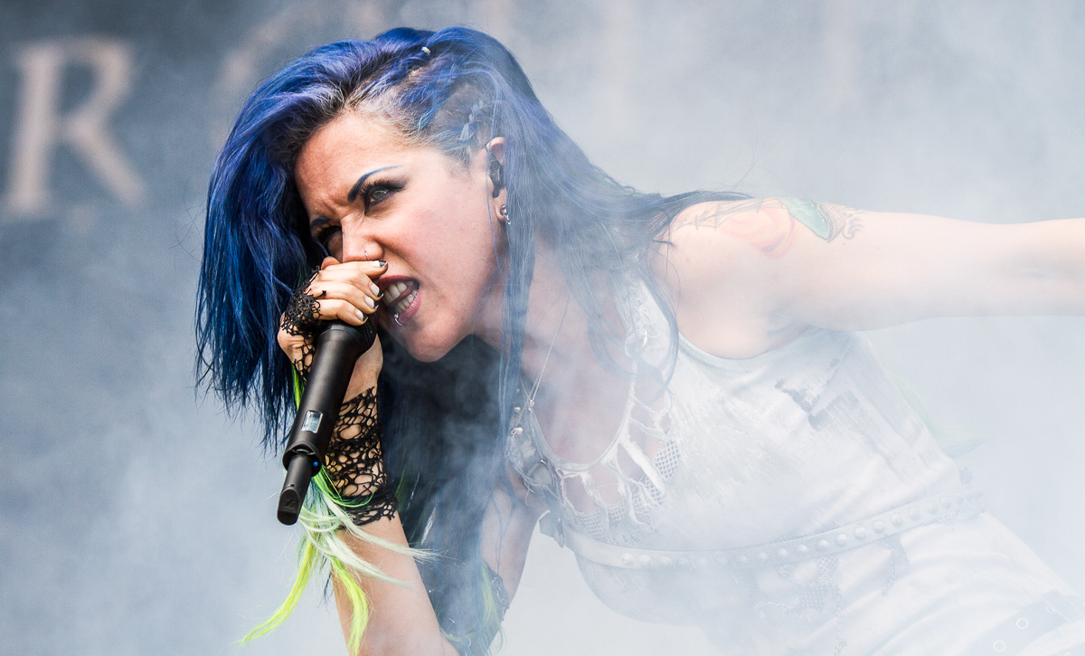 Alissa_White_Gluz_-_Live_@_NOVA_ROCK_2014.jpg