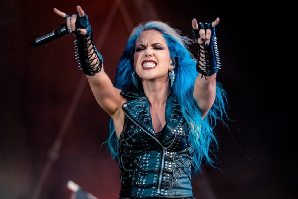 breaking_us_uk_news_alissa-white-gluz-says-hes-the-heartbeat-of-arch-enemy-showing-how-she-pla...jpg