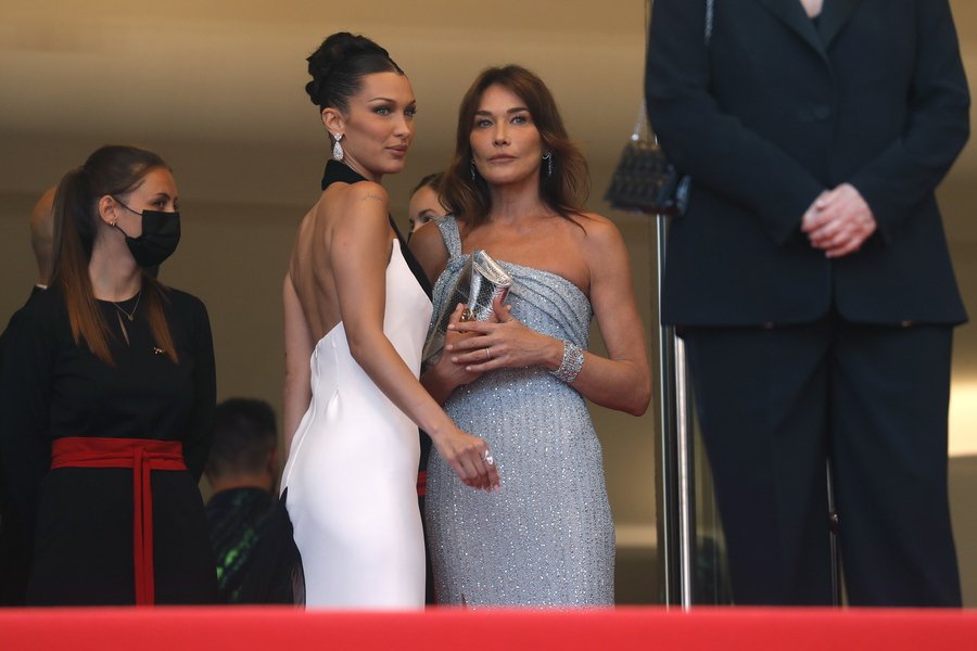 carla-bruni-bella-hadid-festival-cannon.jpg