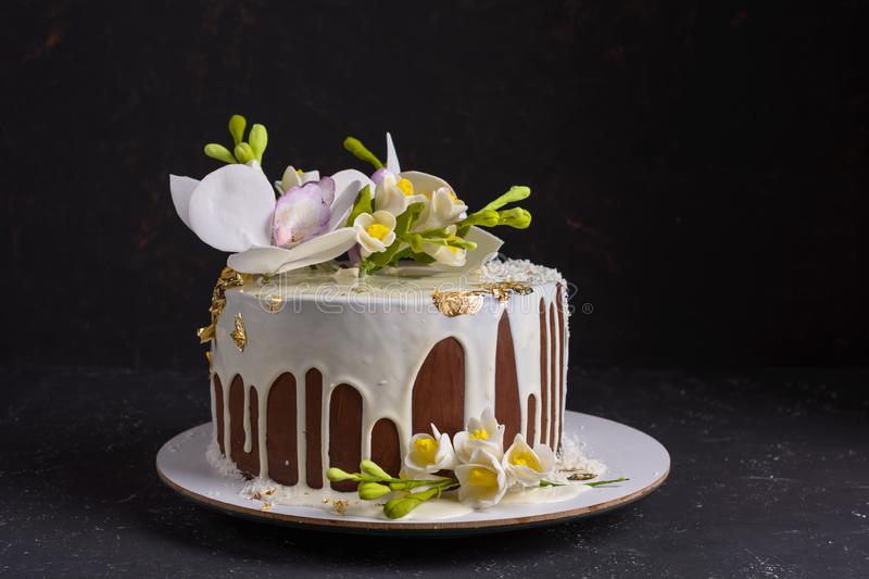 chocolate-cake-decorated-flowers-poured-white-icing-black-stone-background-glaze-dessert-bakin...jpg