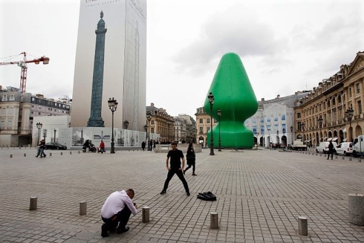 Christmas tree (Paris) 2.jpg