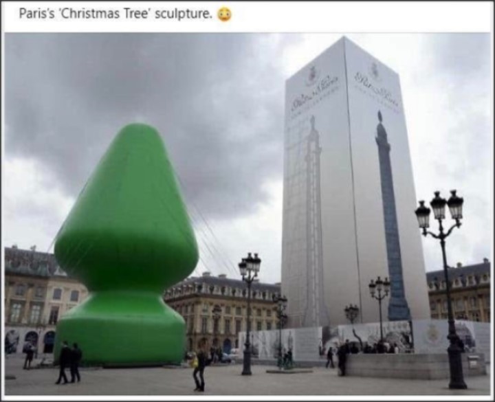 Christmas tree (Paris).jpg