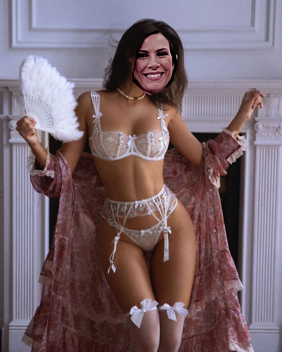 mina 2 lingerie v secret.png