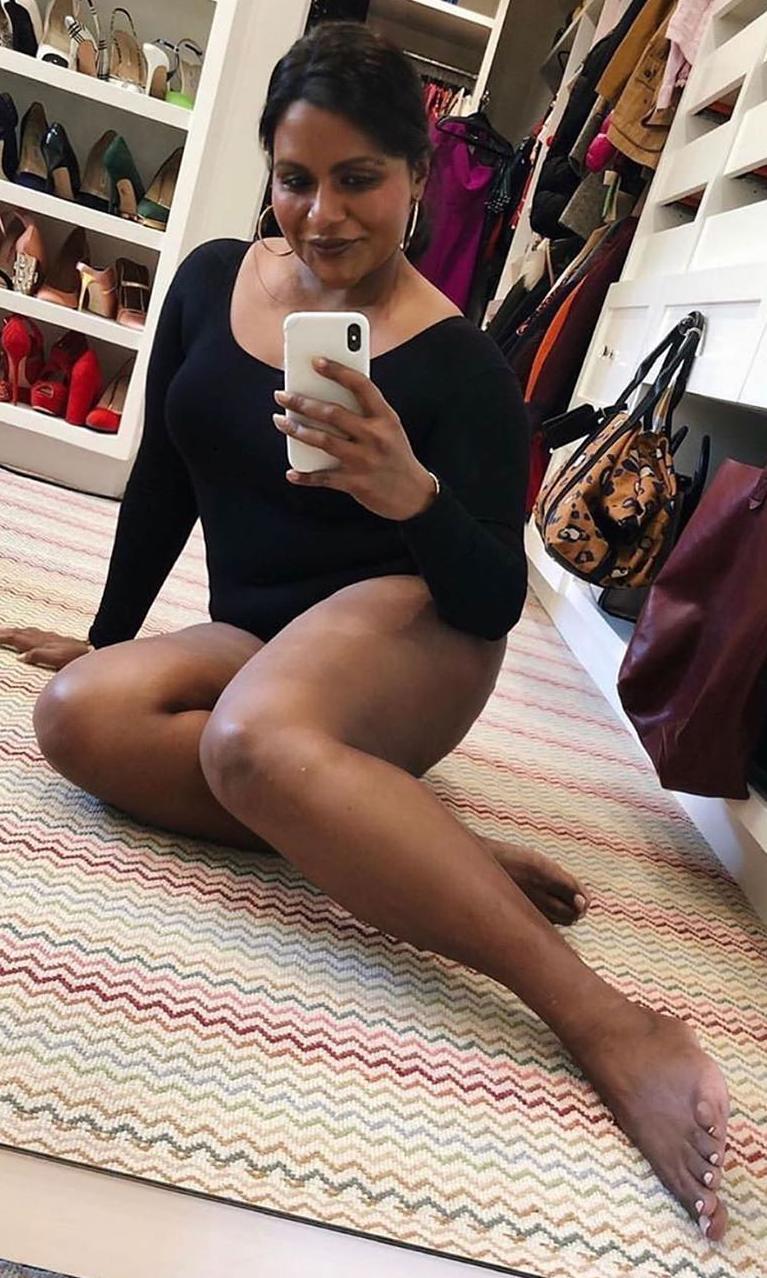 mindy-kaling-shares-sexy-mirror-selfie.jpg