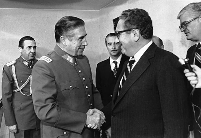 pinochet_-_Kissinger.jpg