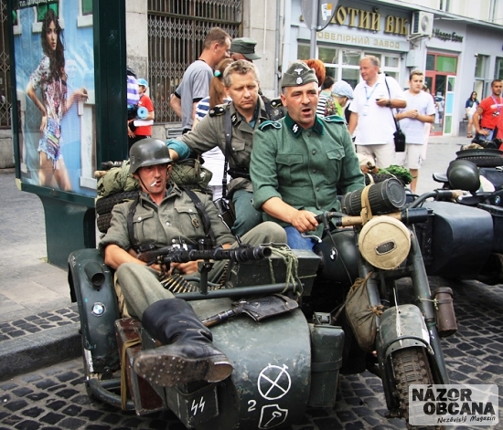 polsky-dennik-wpolityce-do-lvovu-prisli-ukrajinski-banderovci-v-uniformach-nemecko-fasistickeh...jpg