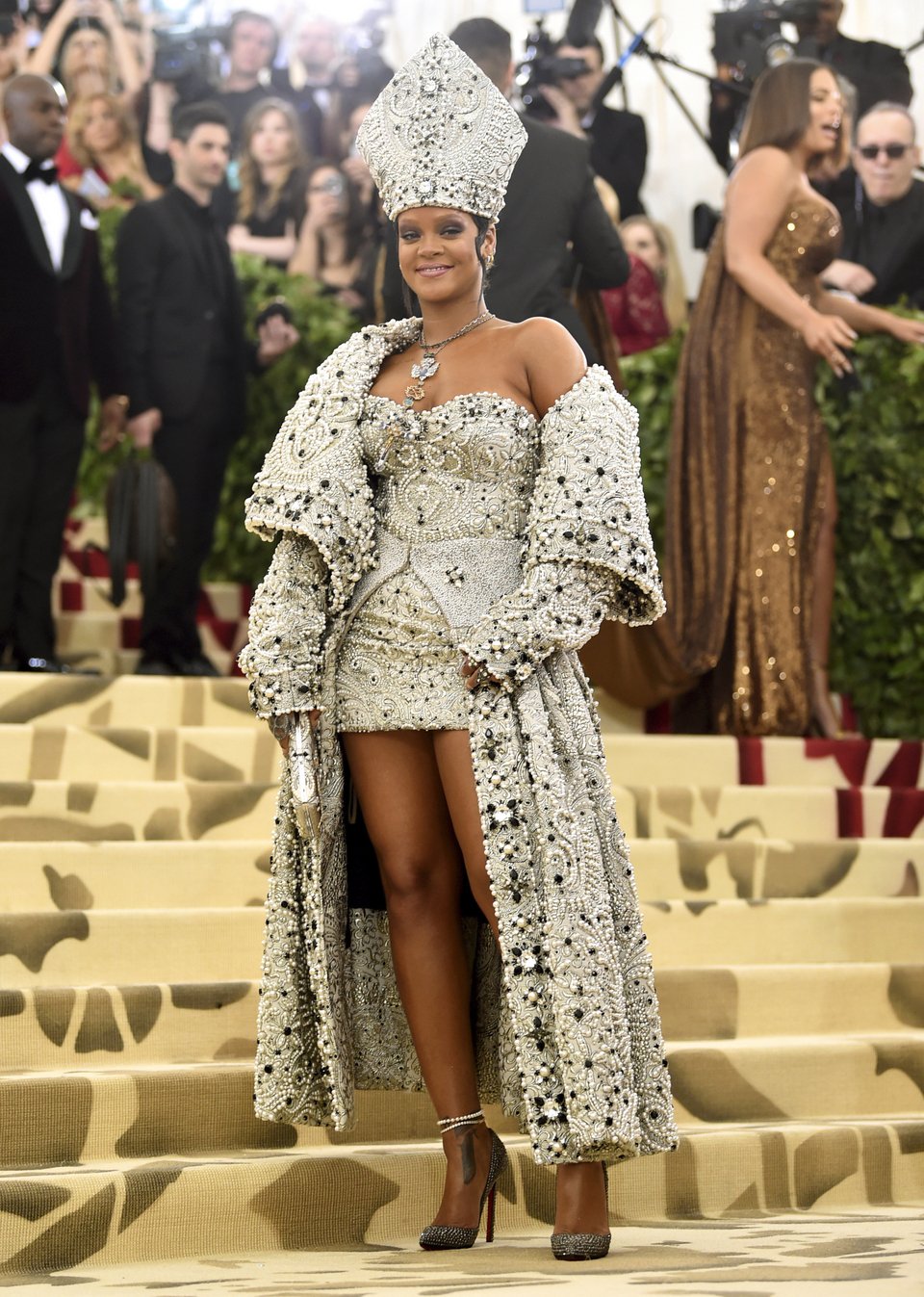 rihanna-met-gala-2018-papas.jpg