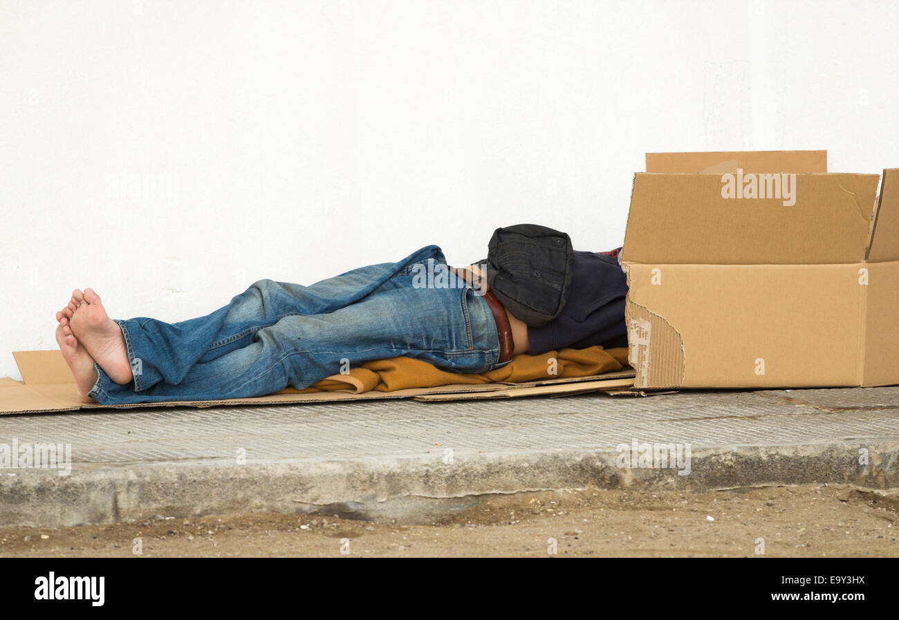 sleeping-rough-on-cardboard-box-on-beach-in-spain-E9Y3HX.jpg