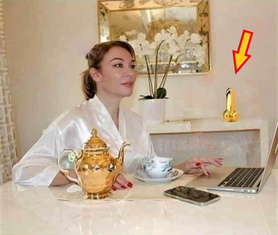 Tatiana's gold dildo.jpg