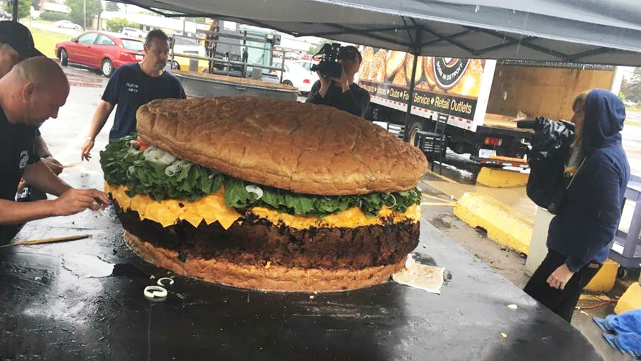 worlds-largest-burger-complete-FT-BLOG0717.jpg