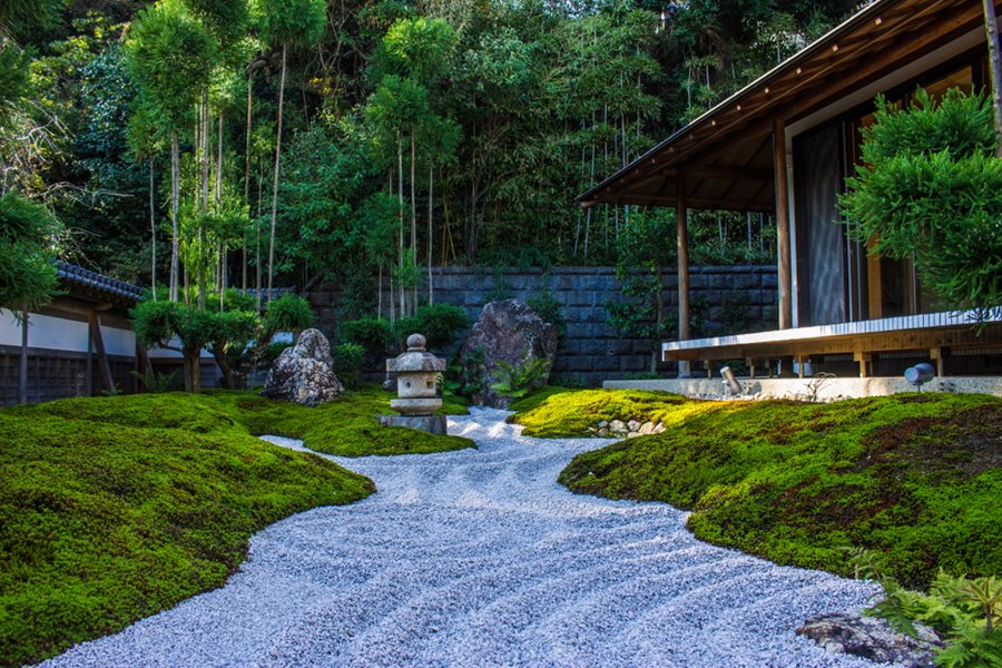 zen-garden-japanese-garden-raked-gravel-garden-shutterstock-com_15666.jpg