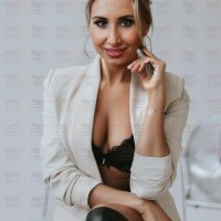 Anna4-escort-in-athens-city-tour-in-athens-8