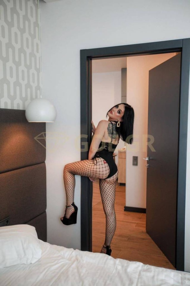 Karolina3 (Golden-Diamond-Escort)  escort