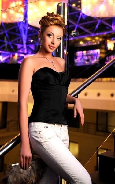 Alena (Greece-escort-service) citytour