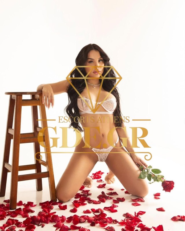 MANUELA-PETITE-LATIN-GDE-MODEL-IN-ATHENS-10