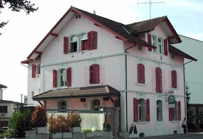 Pinkyhouse