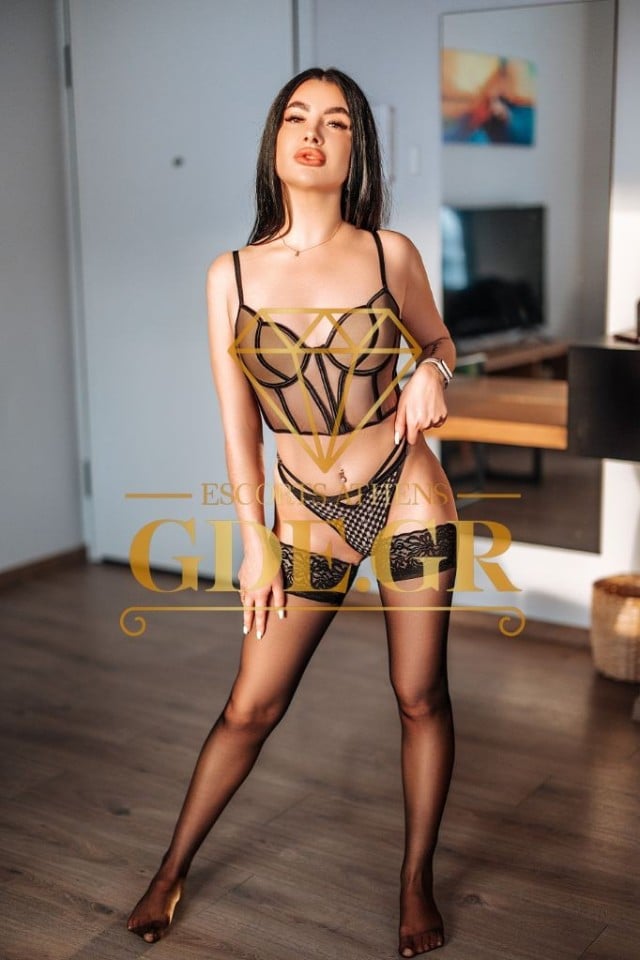 MASHA-ULTRA-HOT-UKRAINIAN-GDE-MODEL-IN-ATHENS-4-1