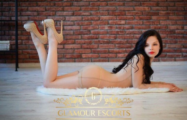 Karina11 (GlamourEscorts)  escort